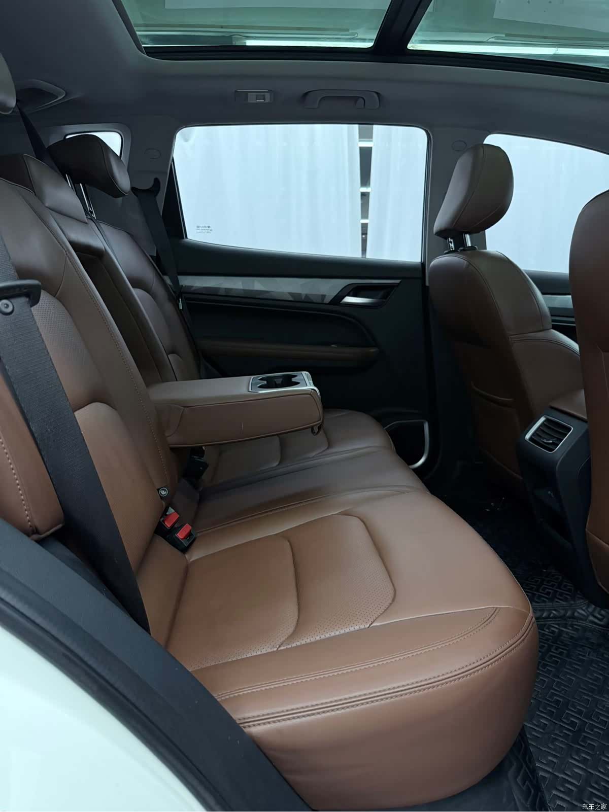 Geely X6, 2022 13