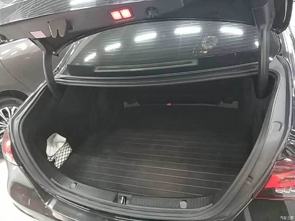 Mercedes-Benz E-Class, 2021 19