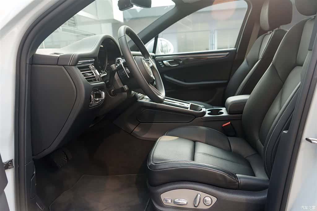 Porsche Macan, 2025 14