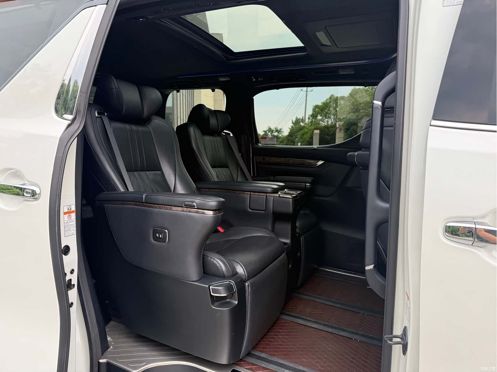 Toyota Alphard, 2018 12