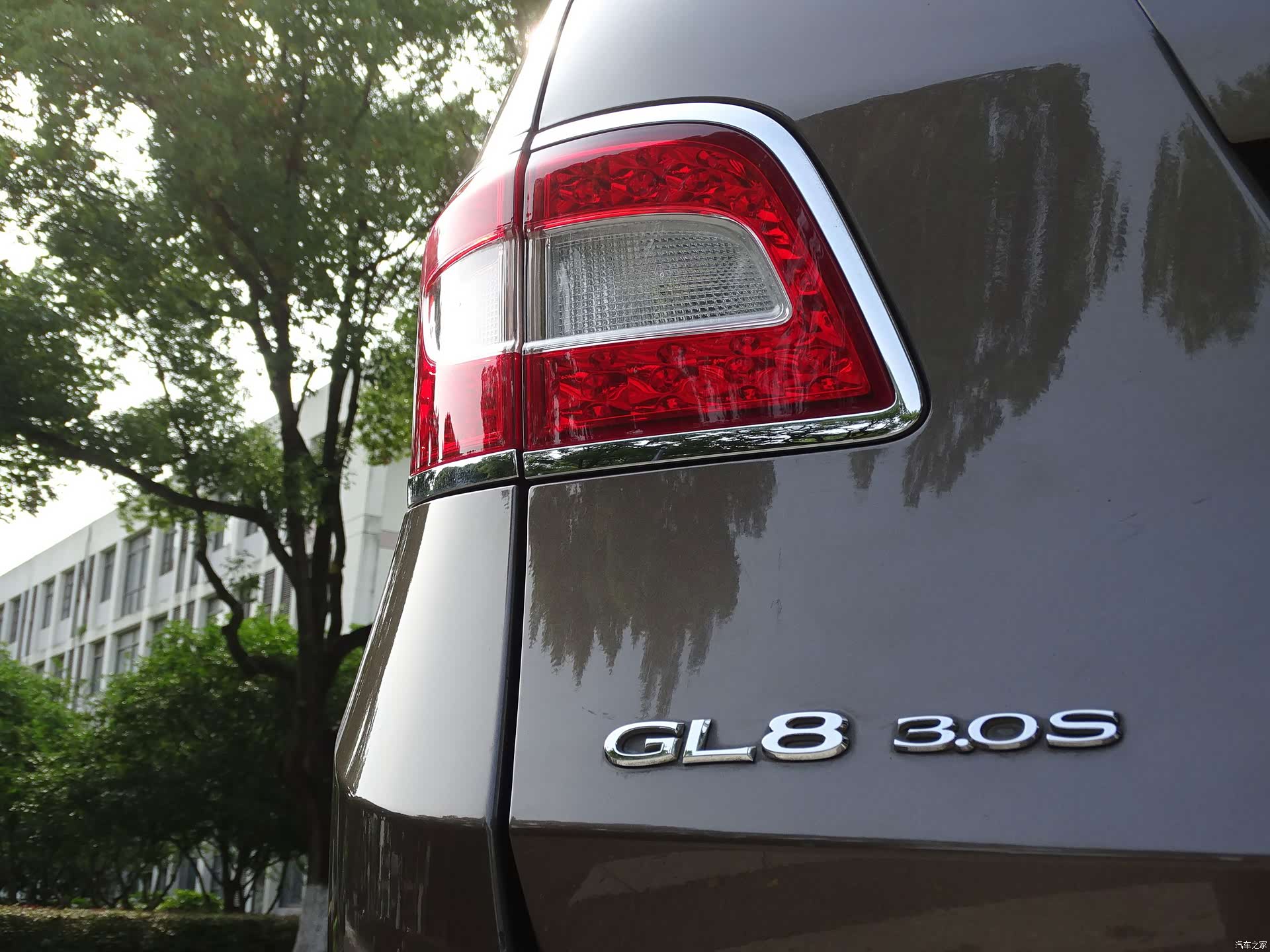 Buick GL8, 2011 13