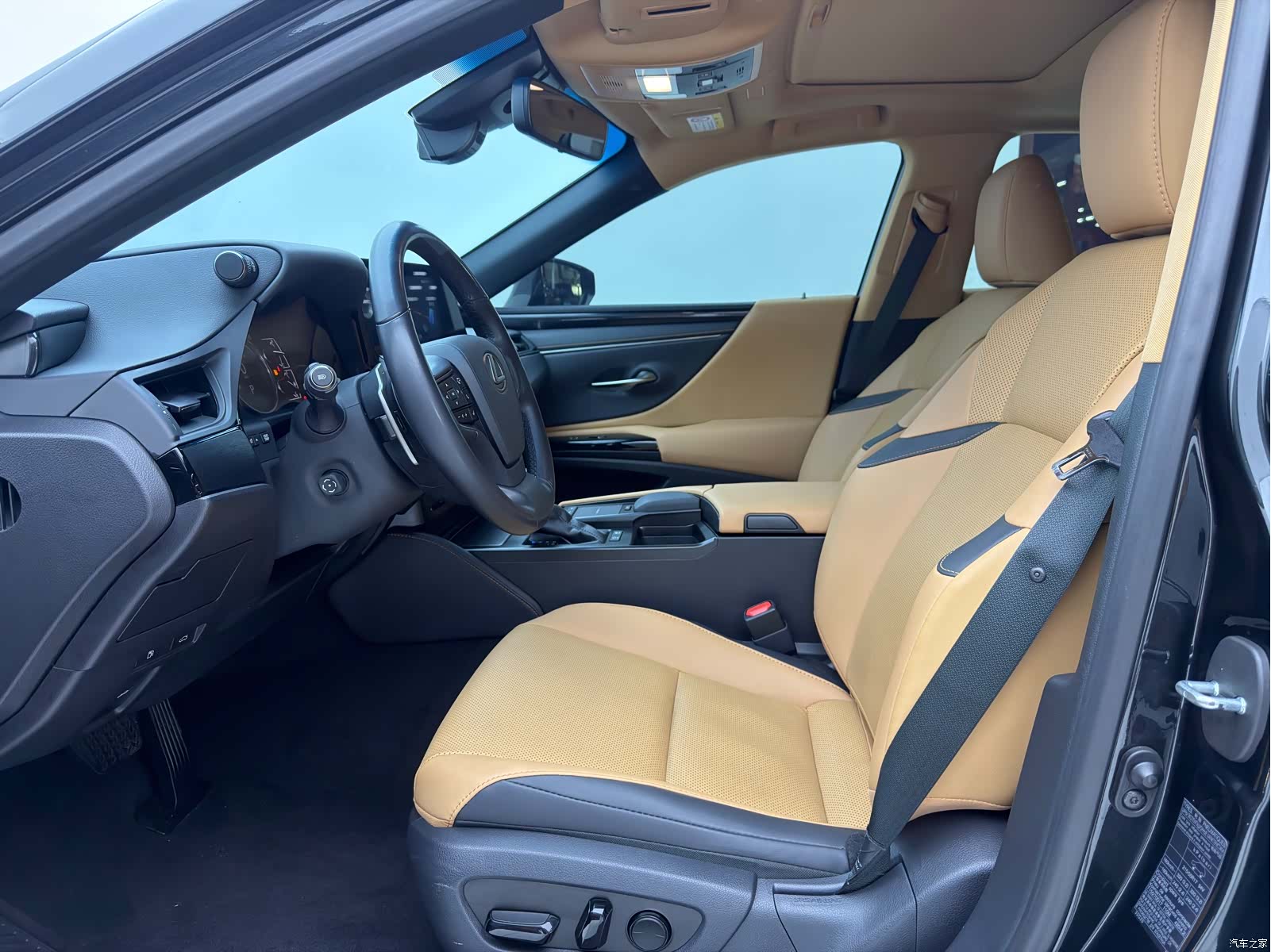 Lexus ES, 2022 4
