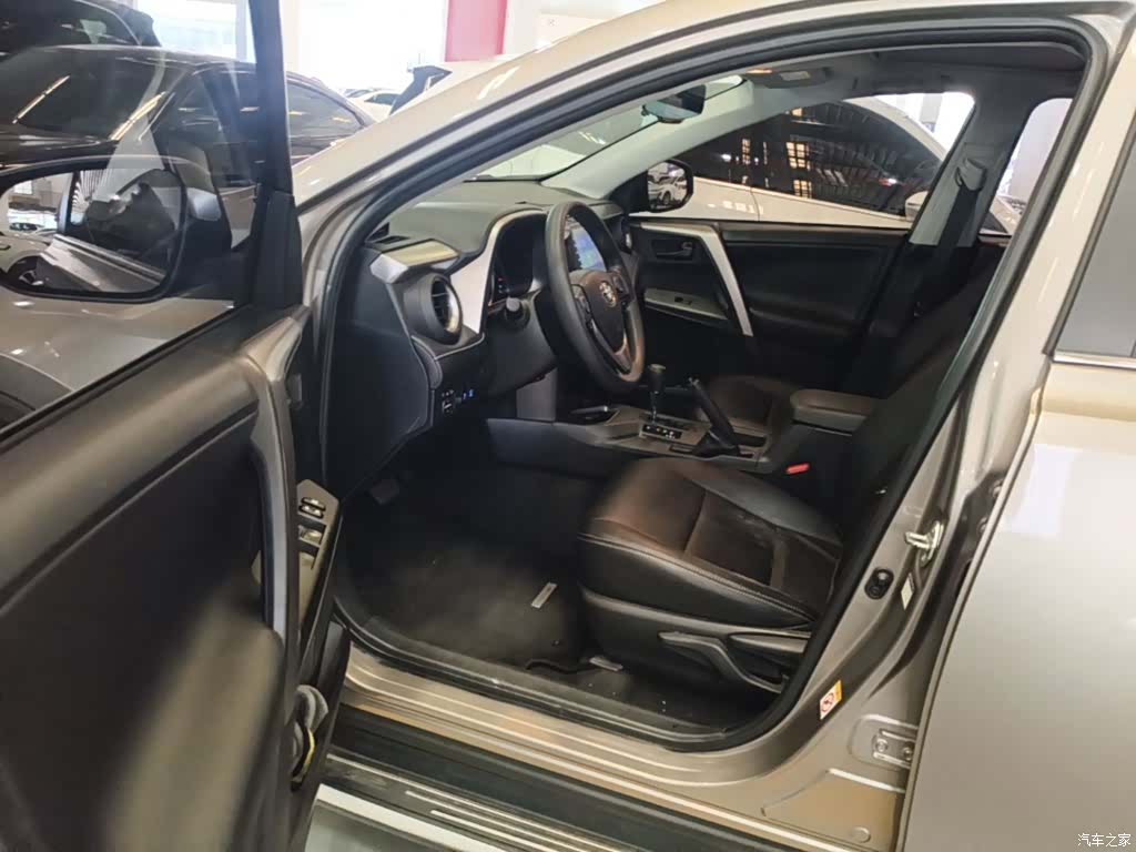 Toyota RAV4, 2017 16