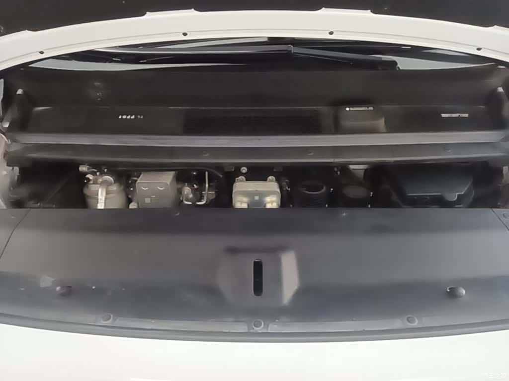 Li Auto MEGA, 2025 20