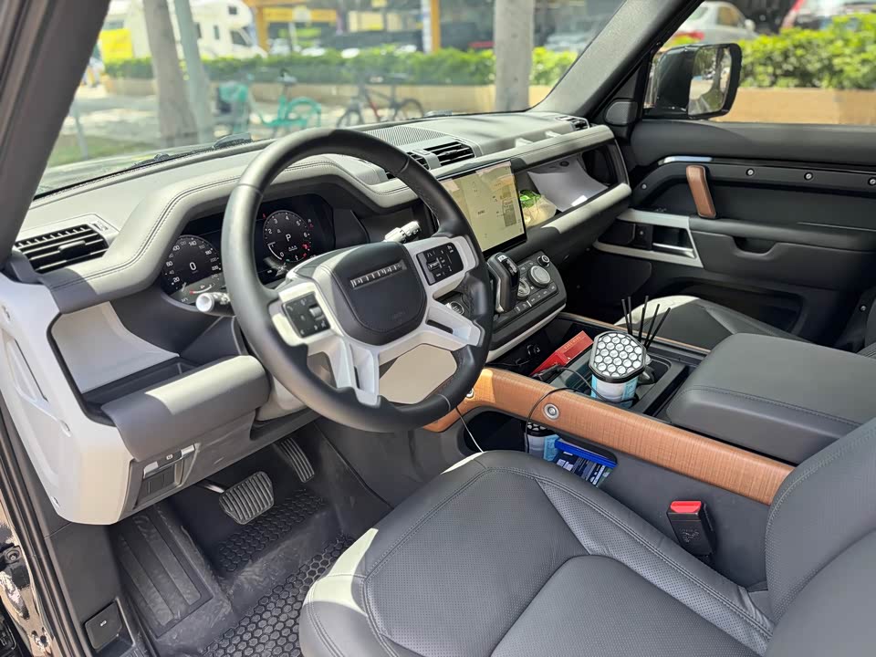 Land Rover guard