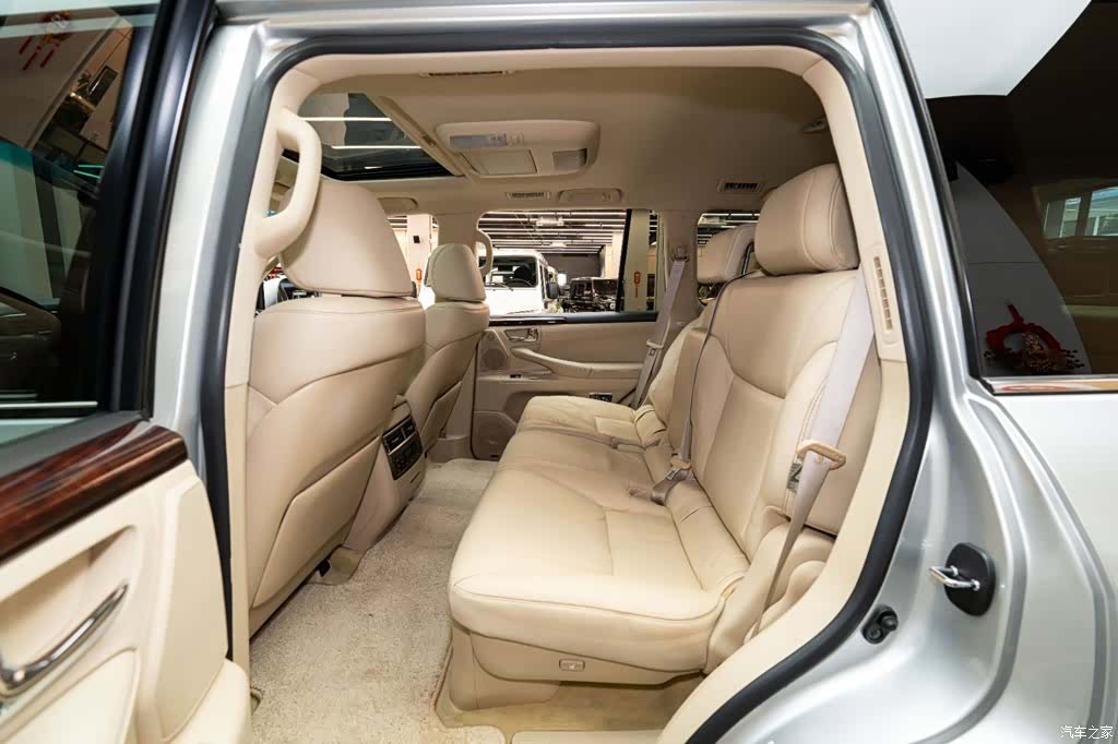 Lexus LX, 2008 9