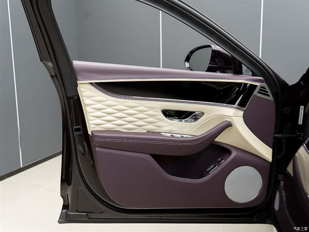 Bentley Flying Spur, 2023 8
