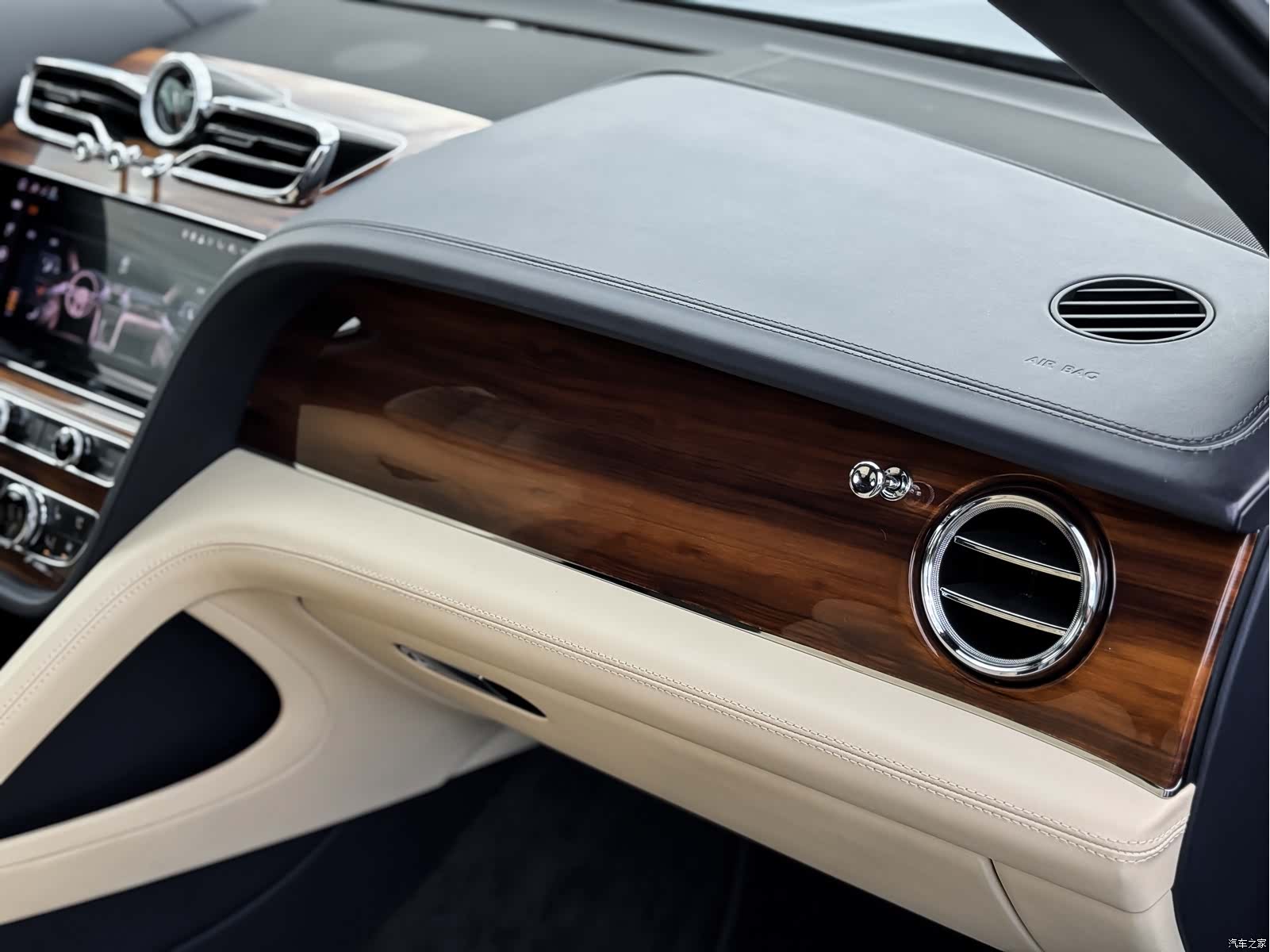 Bentley Bentayga, 2021 8