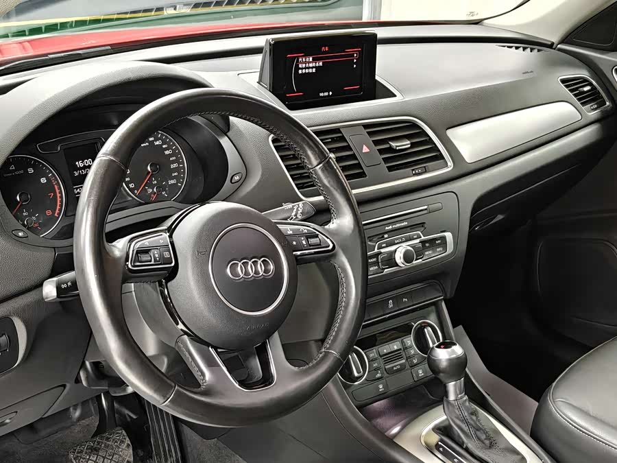 Audi Q3 2016, фото 11