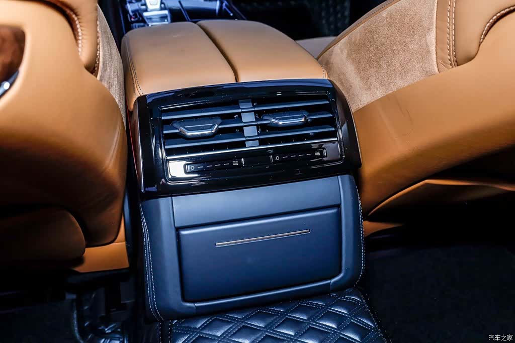 Audi A8L, 2024 23