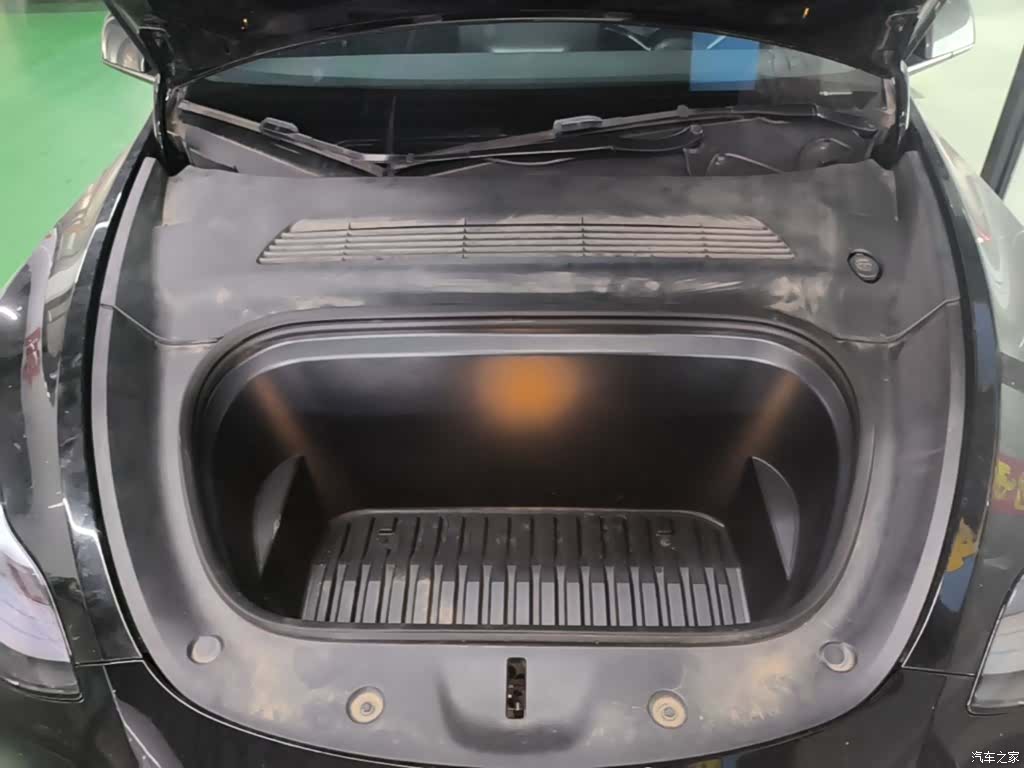 Tesla Model Y, 2024 20