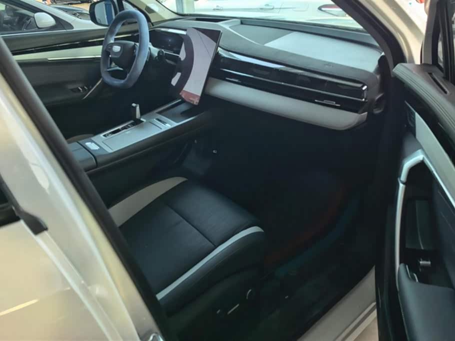 Geely Atlas L