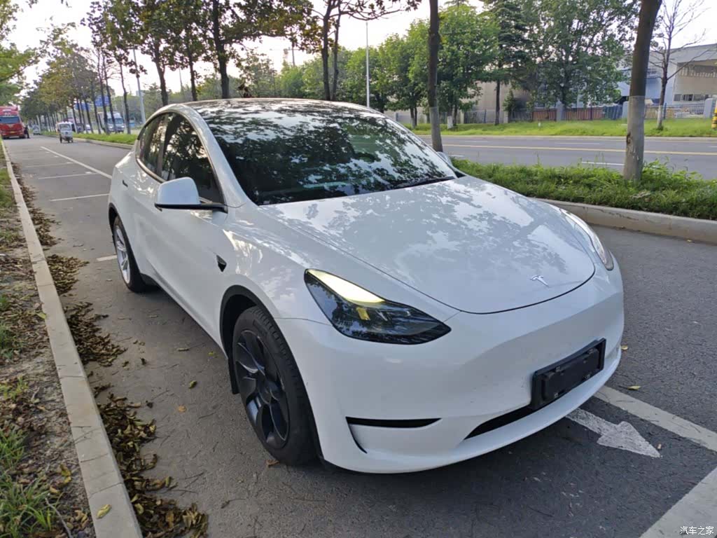 Tesla Model Y, 2022 4