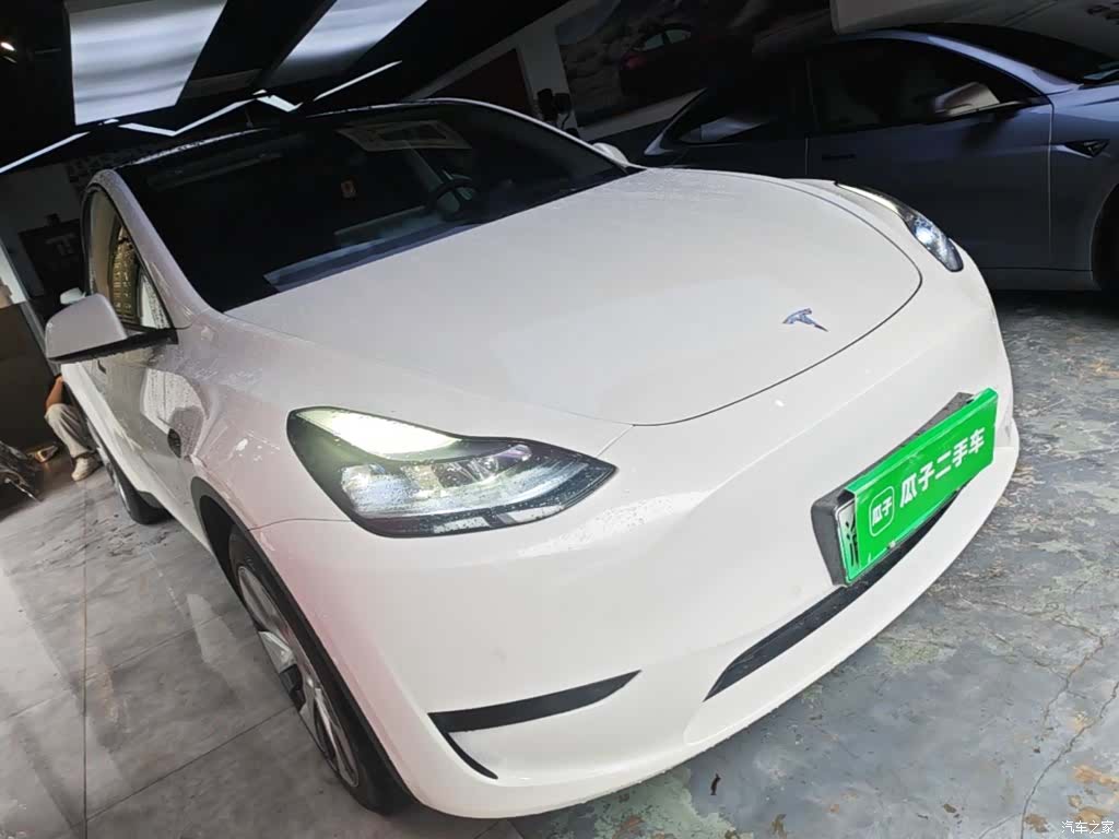 Tesla Model Y, 2023 4