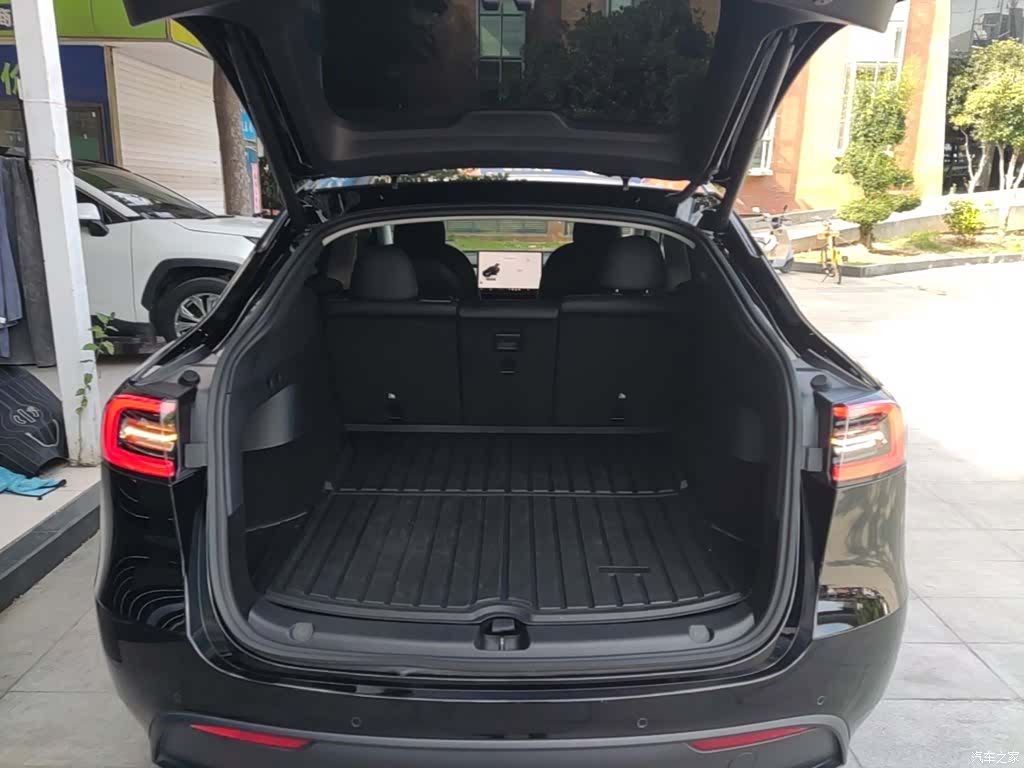 Tesla Model Y, 2022 19
