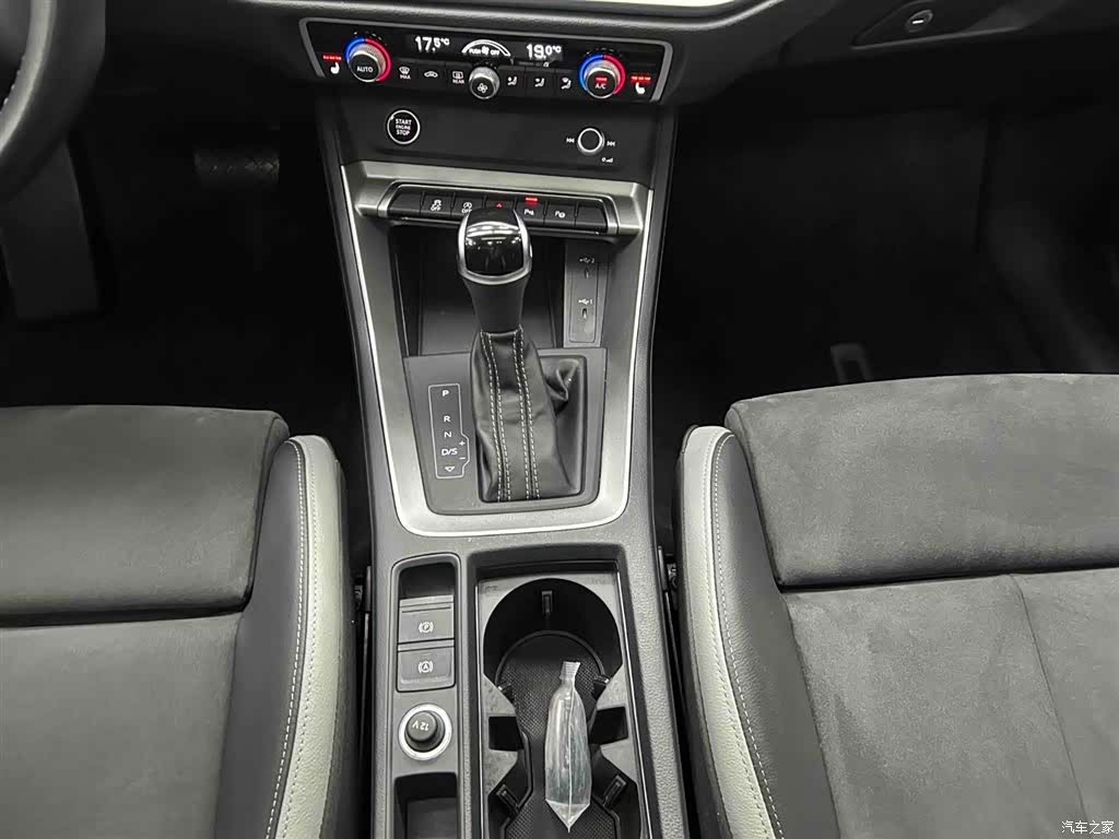 Audi Q3, 2022 все фото
