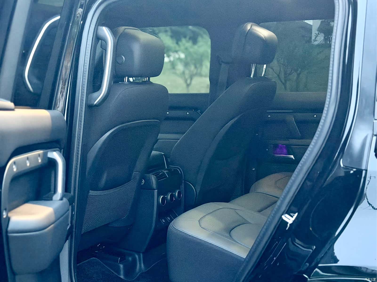 Land Rover Defender, 2025 11