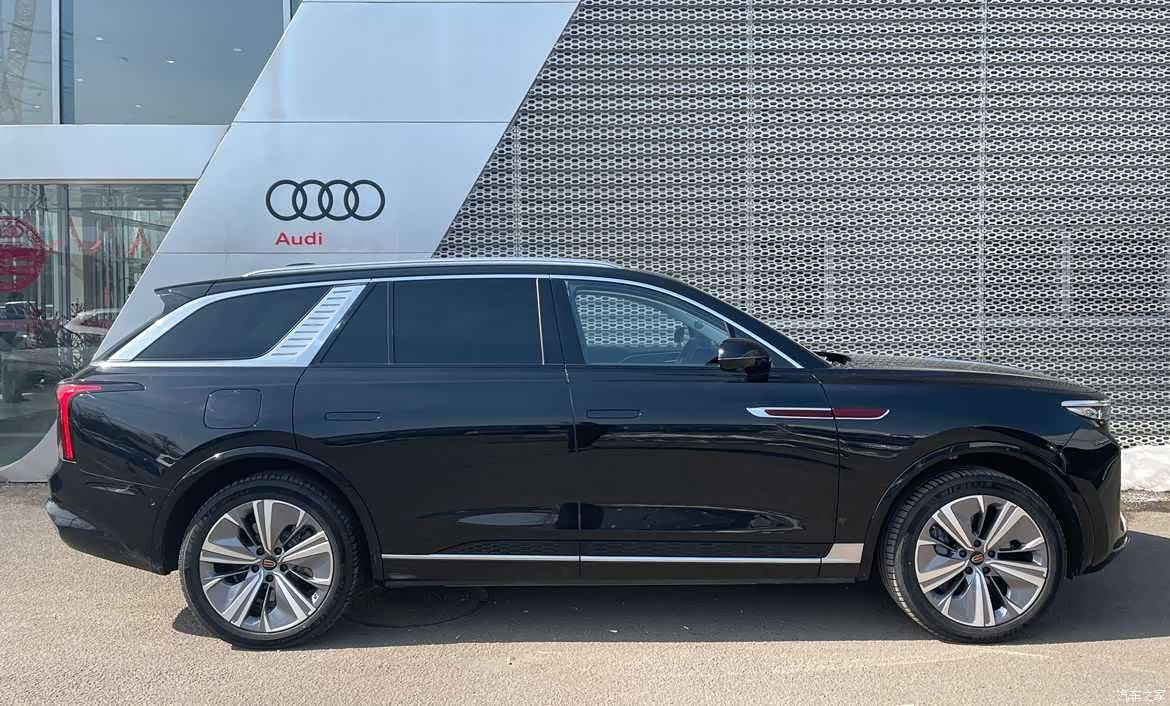 Hongqi E-HS9, 2023 3
