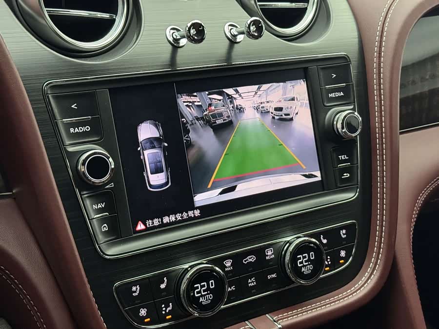 Bentley Bentayga 2018, фото 12