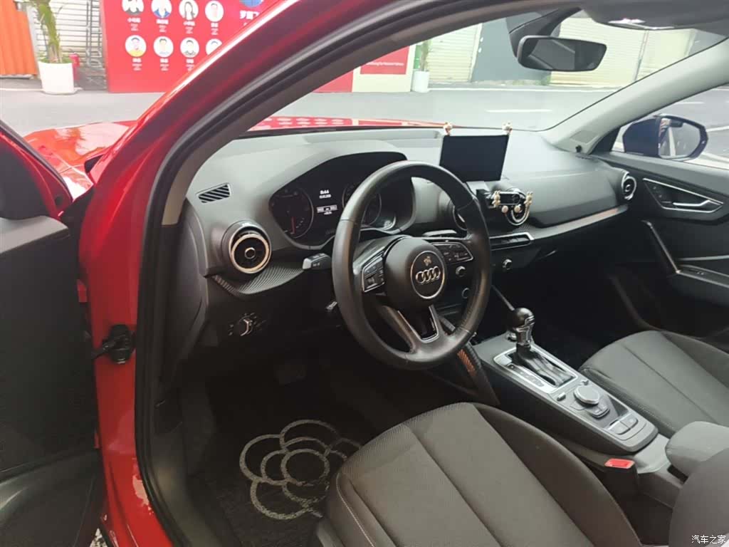 Audi Q2L, 2019 15