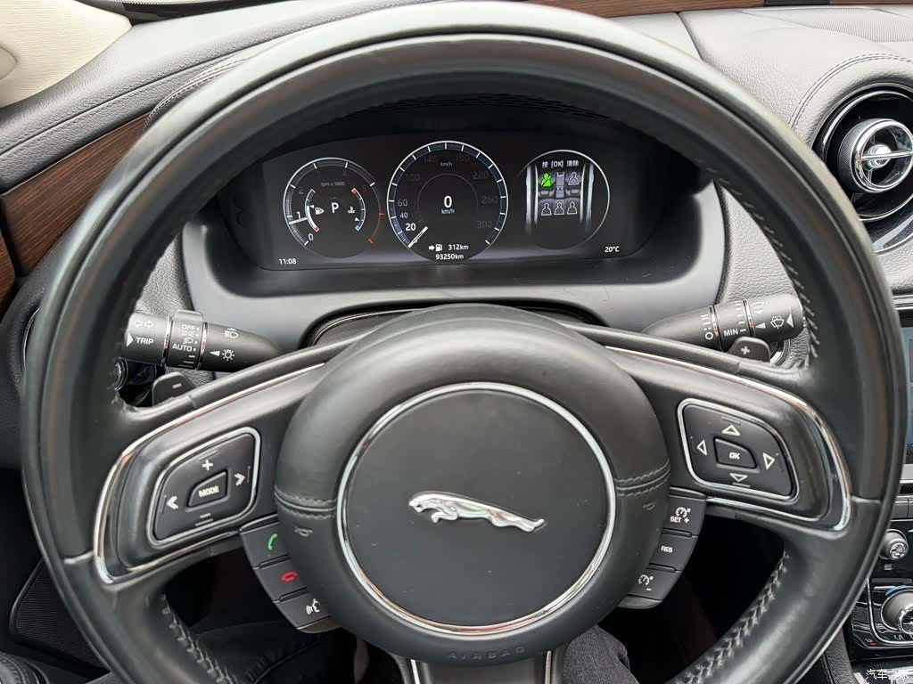Jaguar XJ, 2016 9