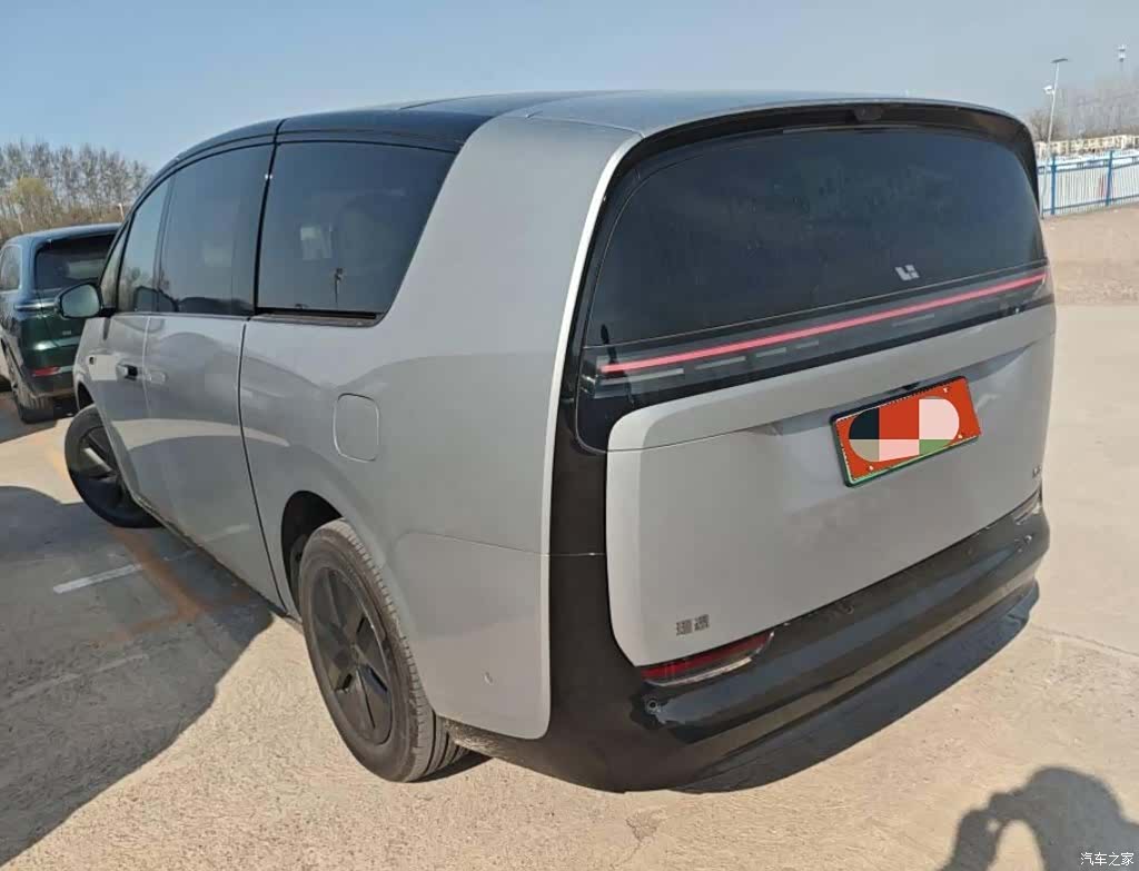 Li Auto MEGA, 2024 6