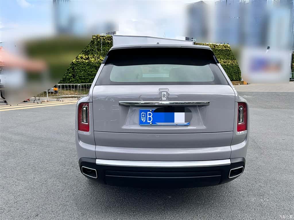 Rolls-Royce Cullinan, 2022 4