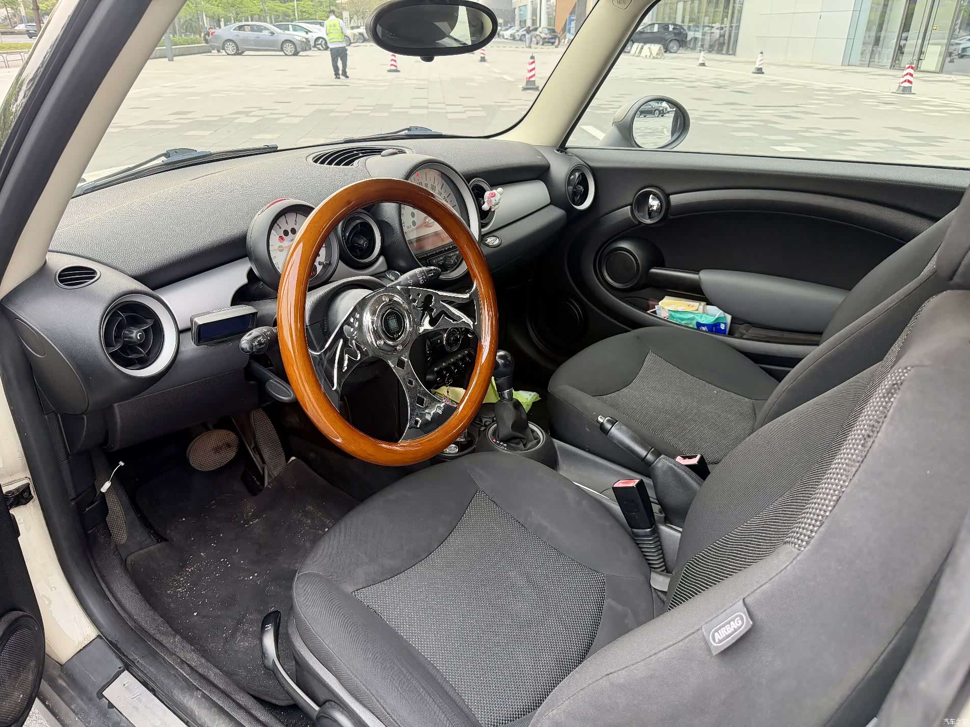 Mini ONE, 2011 6