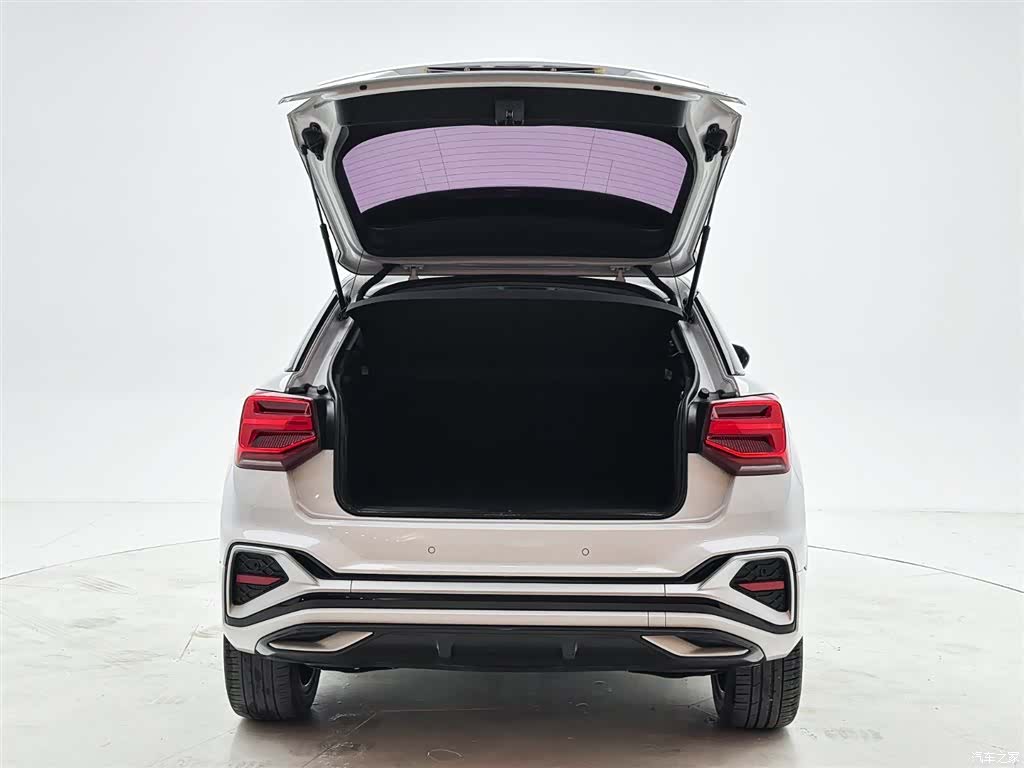 Audi Q2L, 2022 8
