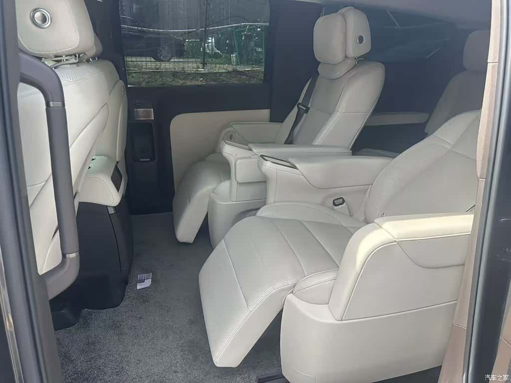 Li Auto MEGA, 2024 6