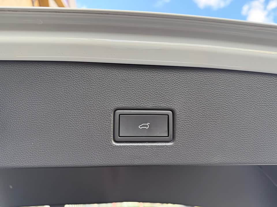 Volkswagen T-ROC exploring Songs