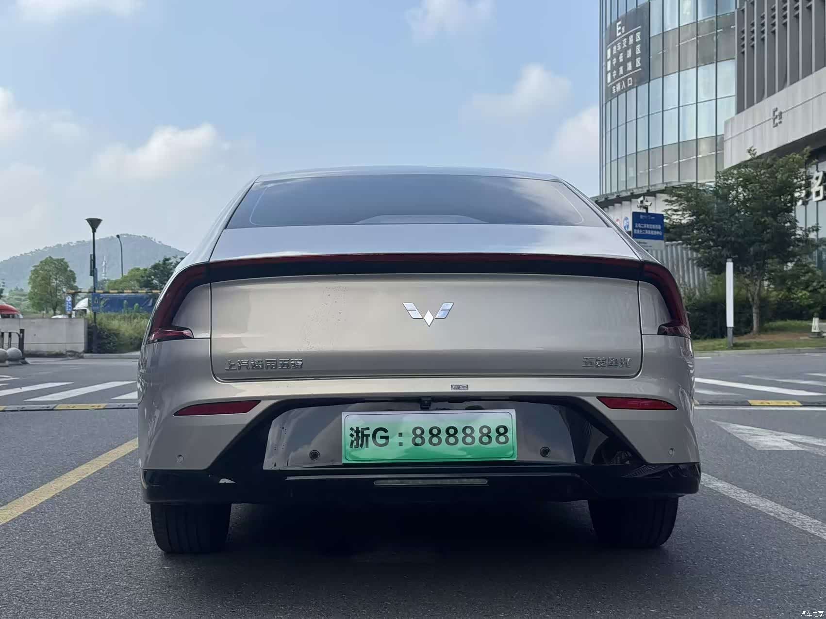 Wuling Starlight, 2024 все фото