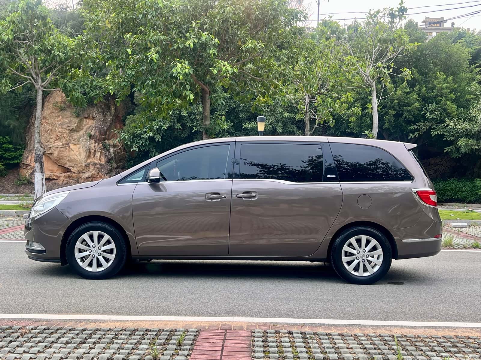 Buick GL8, 2013 8