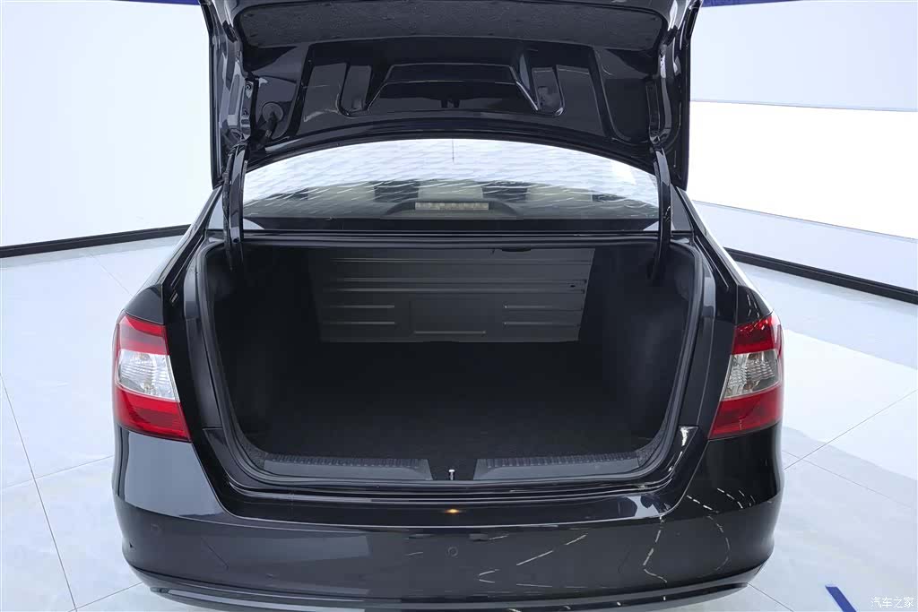 Skoda Rapid, 2016 4