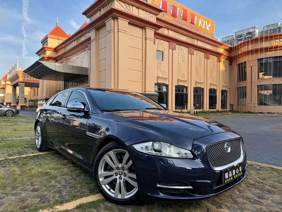 Jaguar XJ