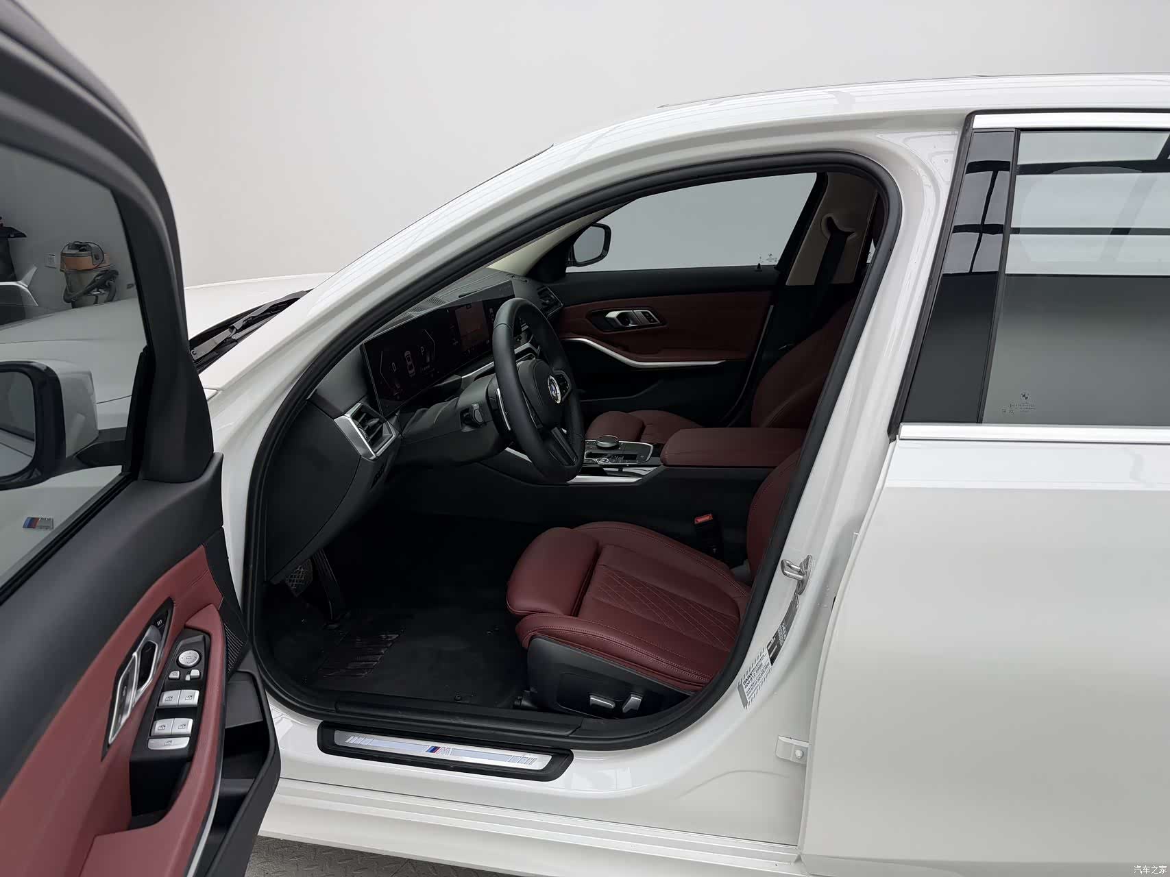 BMW 3 Series, 2023 7