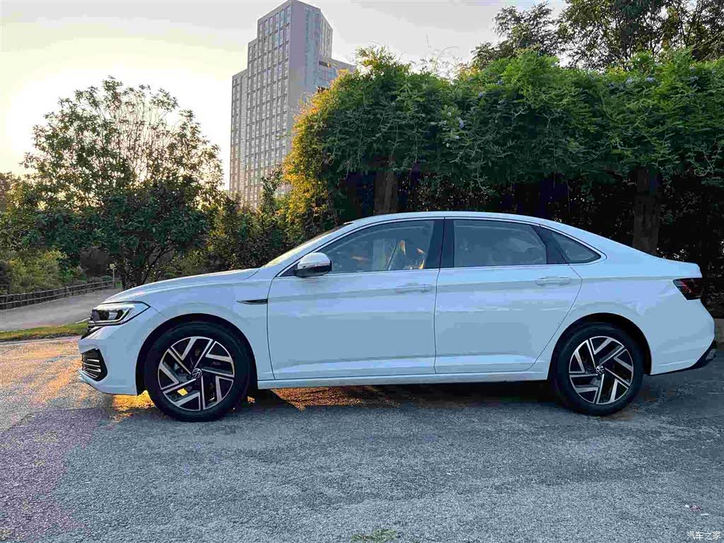 Volkswagen Sagitar, 2023 11