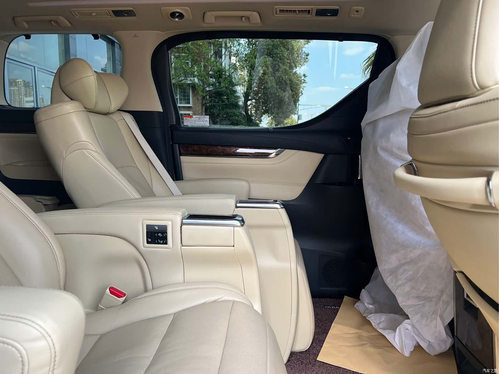Toyota Alphard, 2019 9