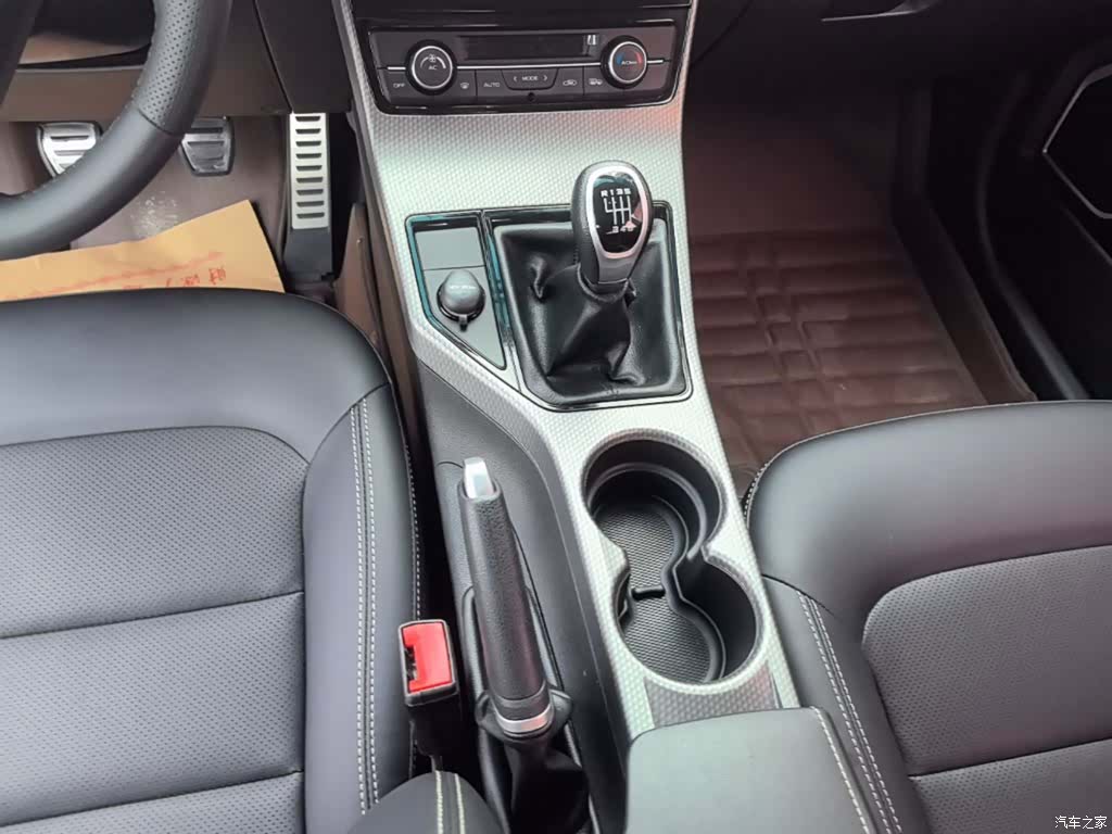 Geely Emgrand, 2017 14