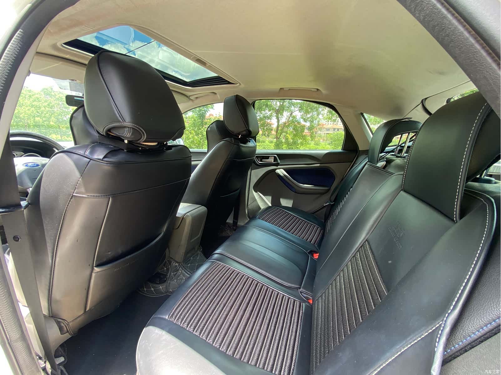 Ford Focus, 2015 11
