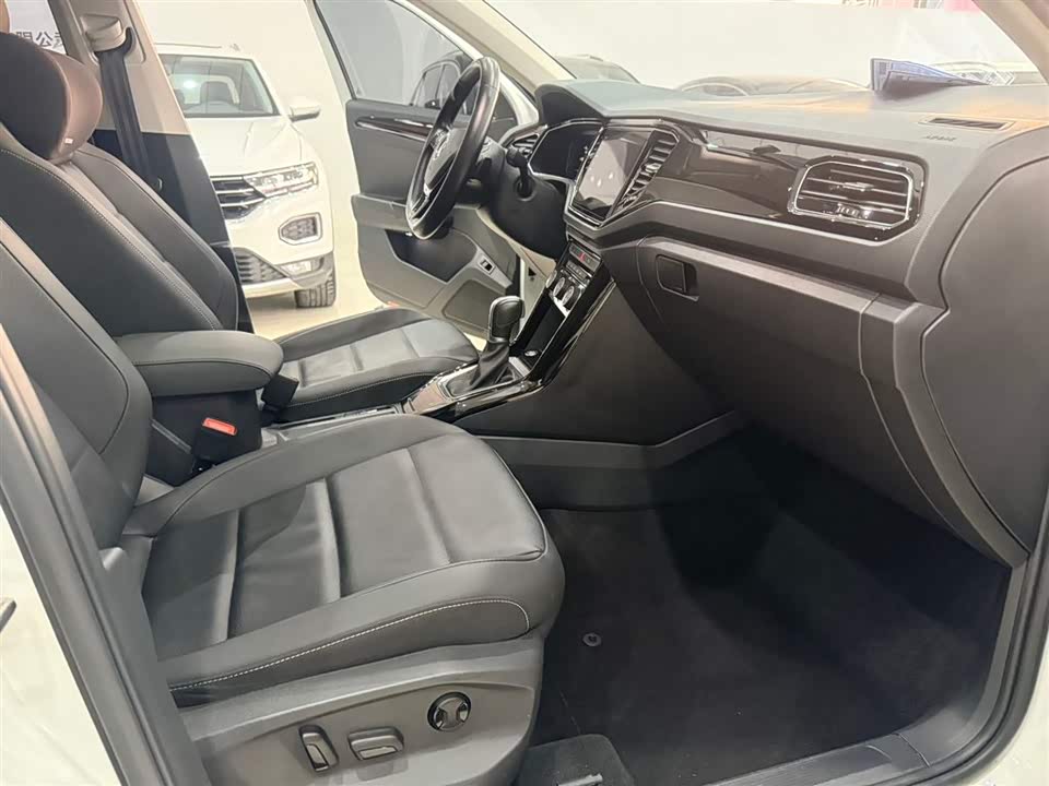 Volkswagen T-ROC exploring Songs