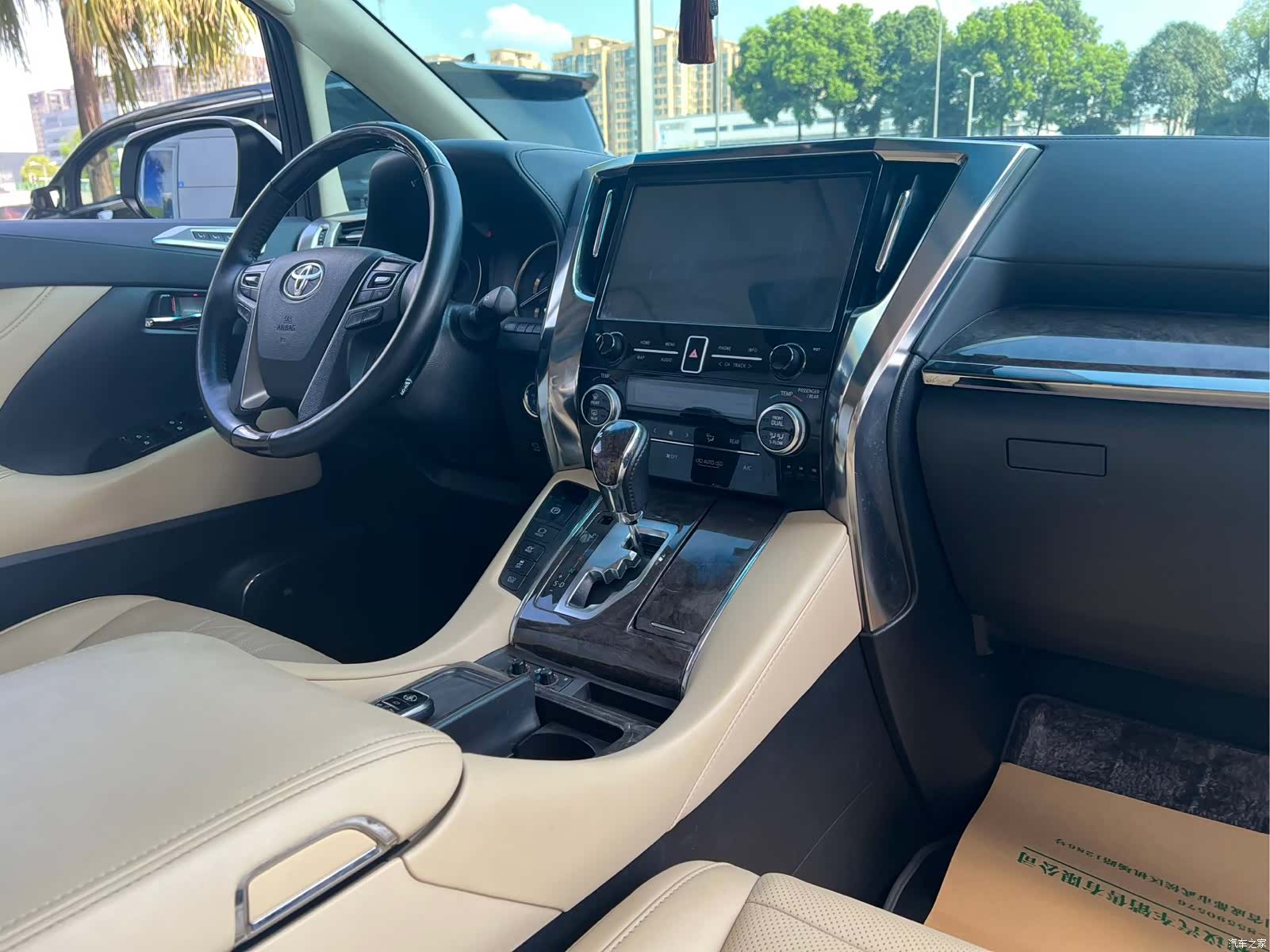 Toyota Alphard, 2020 10