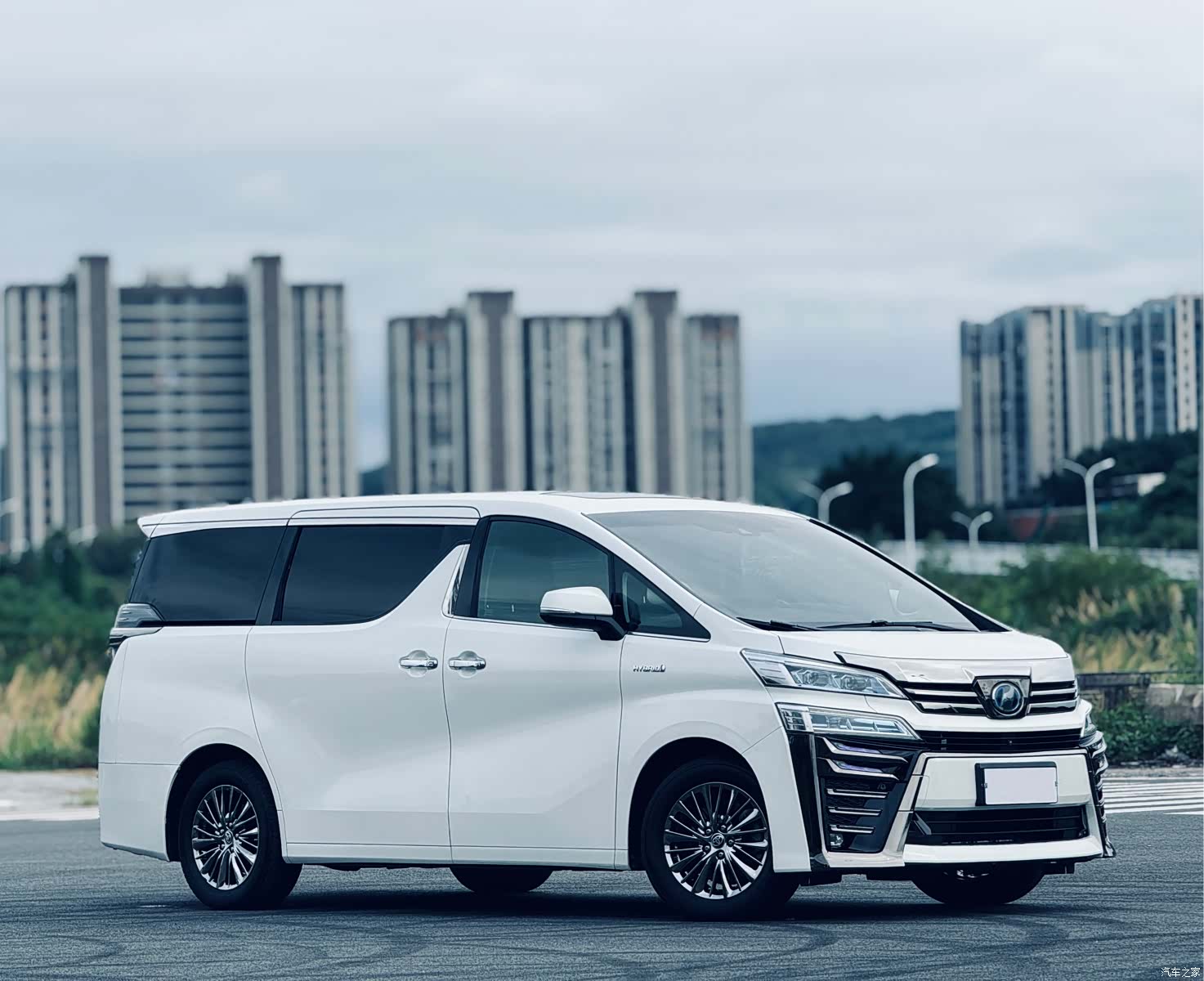 Toyota Vellfire, 2020 3