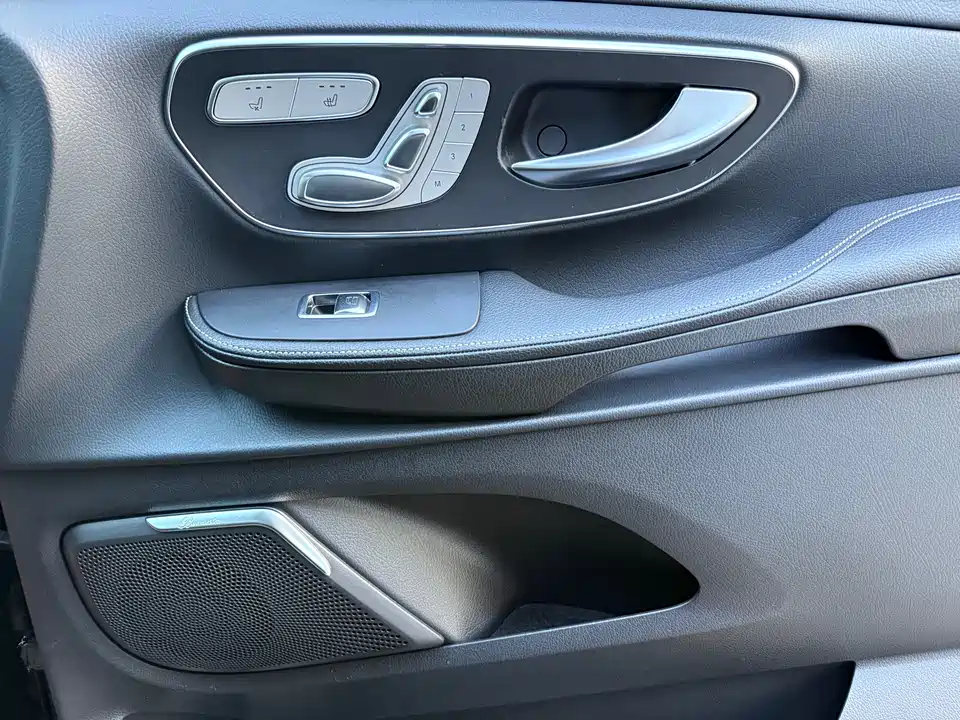 Mercedes-Benz V-class