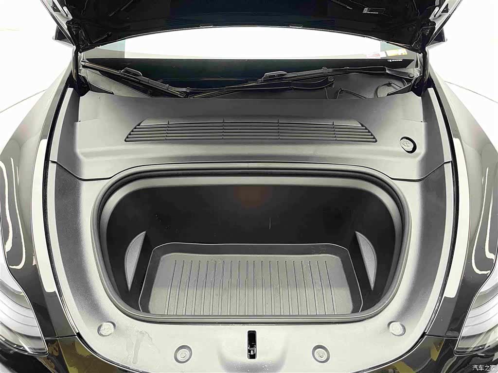 Tesla Model Y, 2024 15