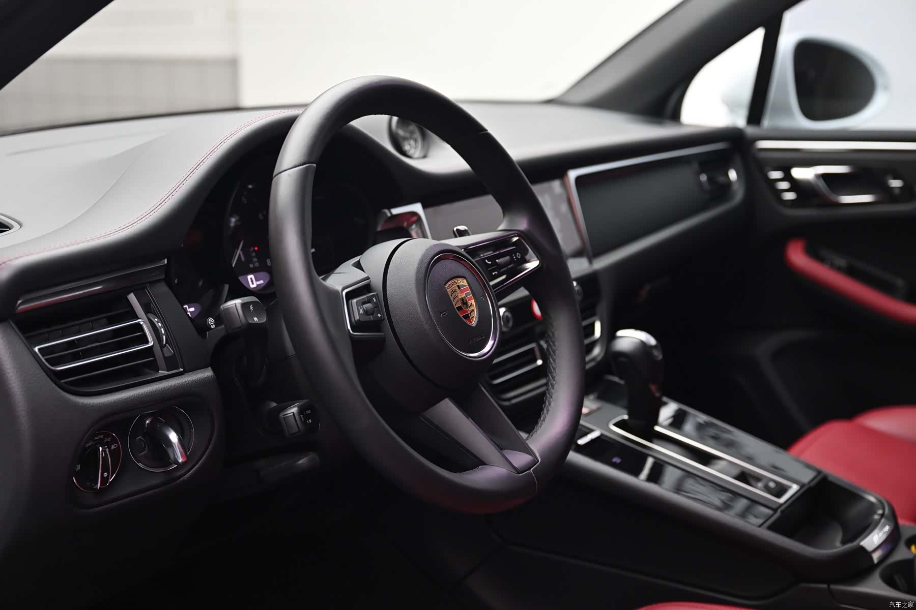 Porsche Macan, 2024 12