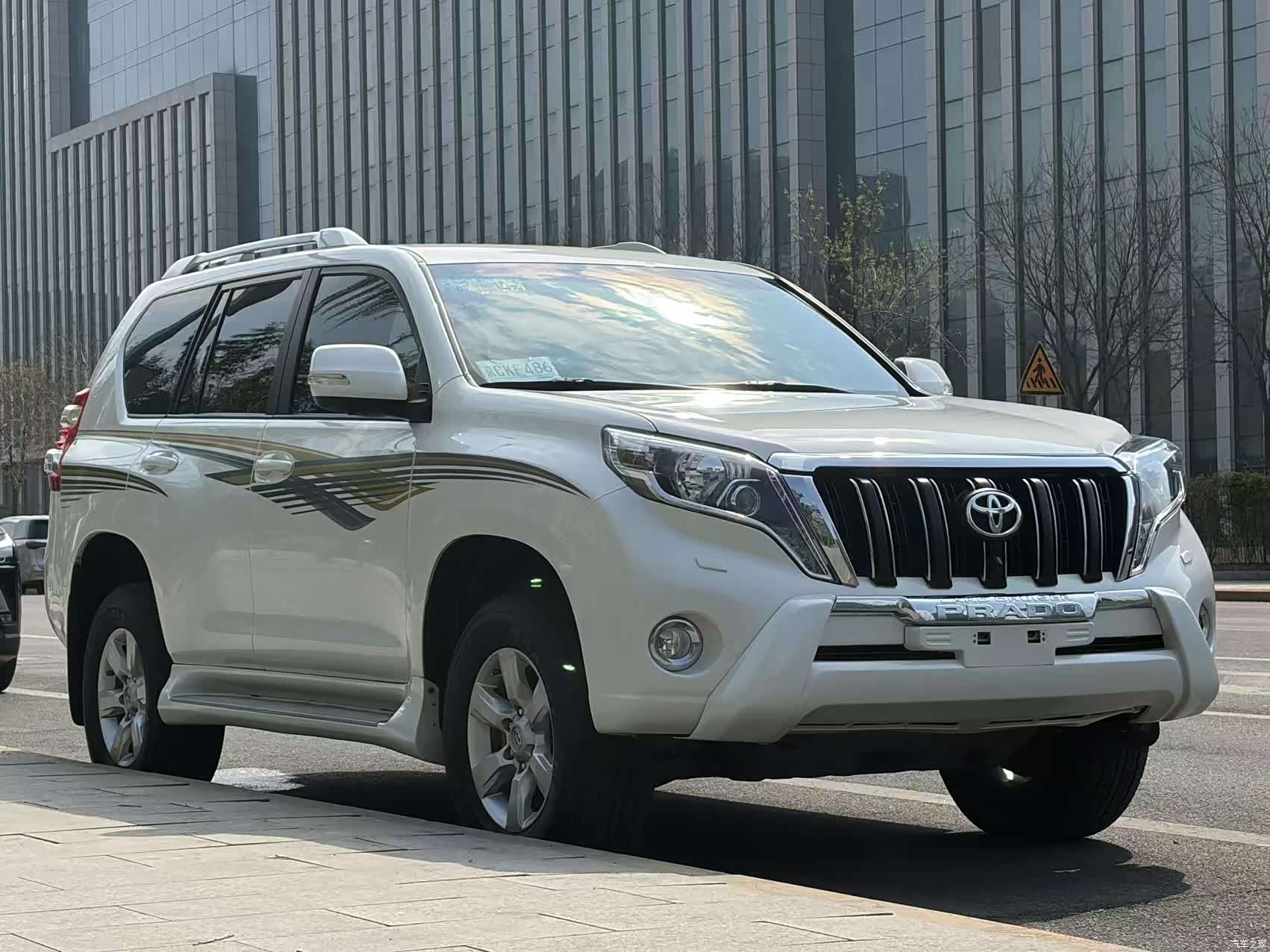 Toyota Prado, 2015 3