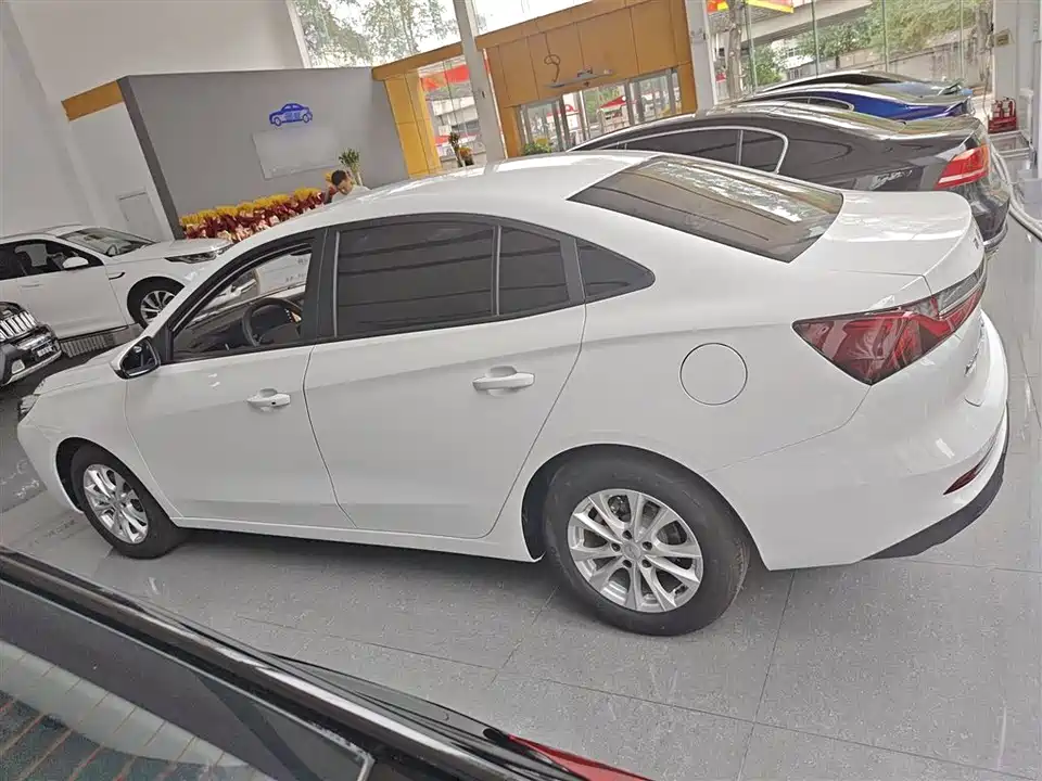Roewe i5
