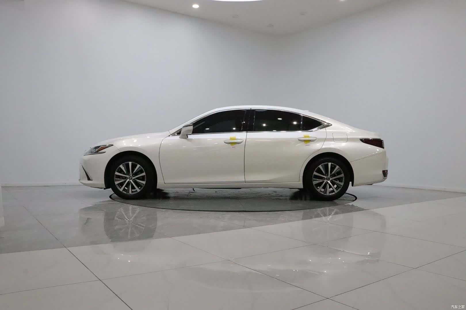 Lexus ES, 2021 7