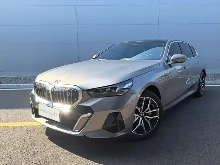 BMW i5